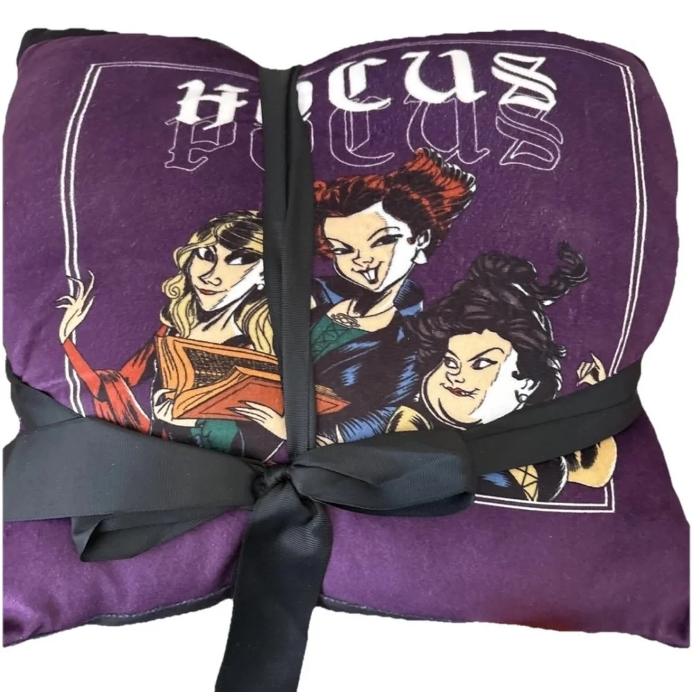 Disney Pillows Hocus Pocus Set Of 2 Squishy Halloween 14”x14”